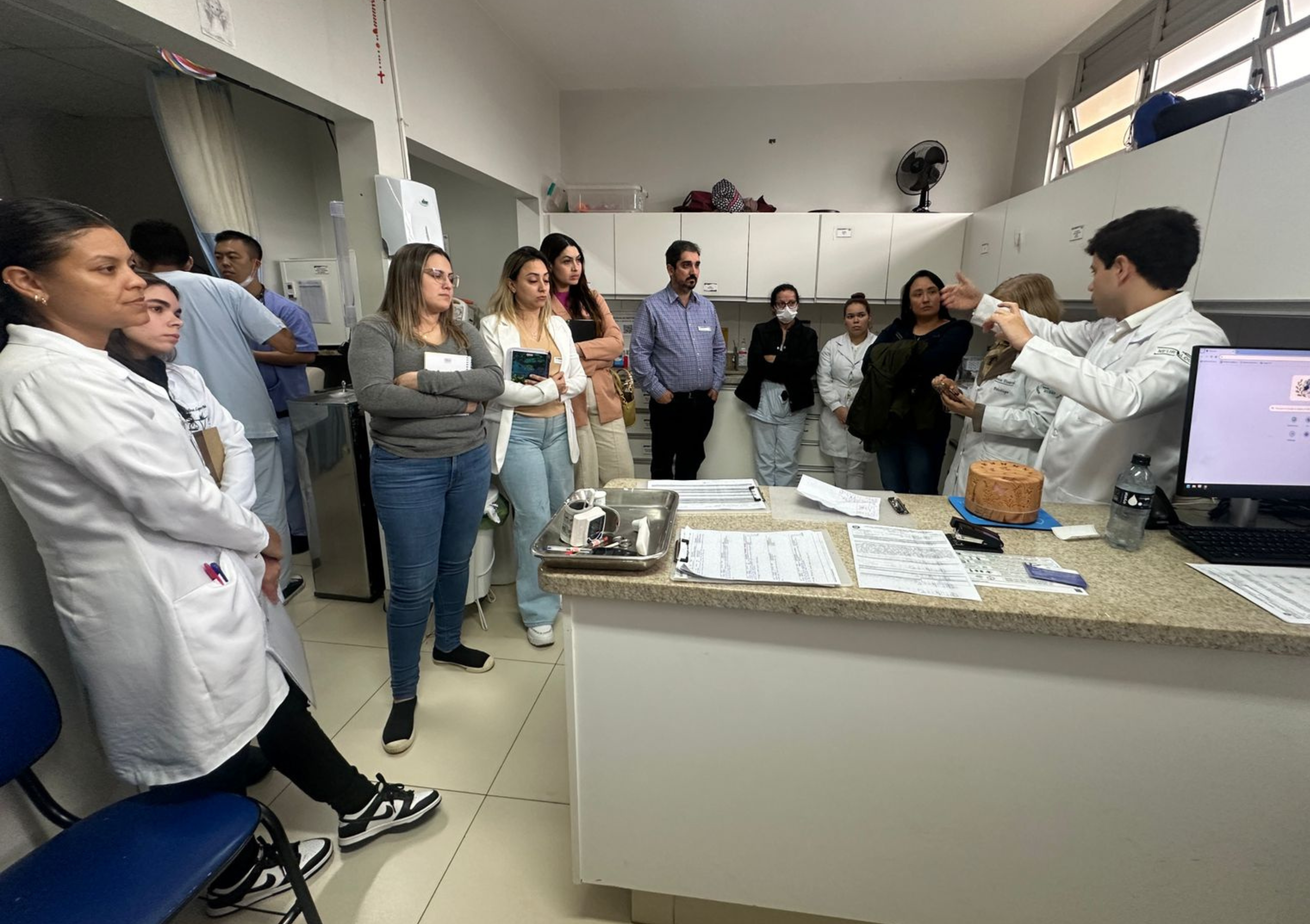 Foto dos Representantes do Hospital de Saúde Dr. João Lima e do Cegen de Cornélio Procópio durante visita à Unidade C.